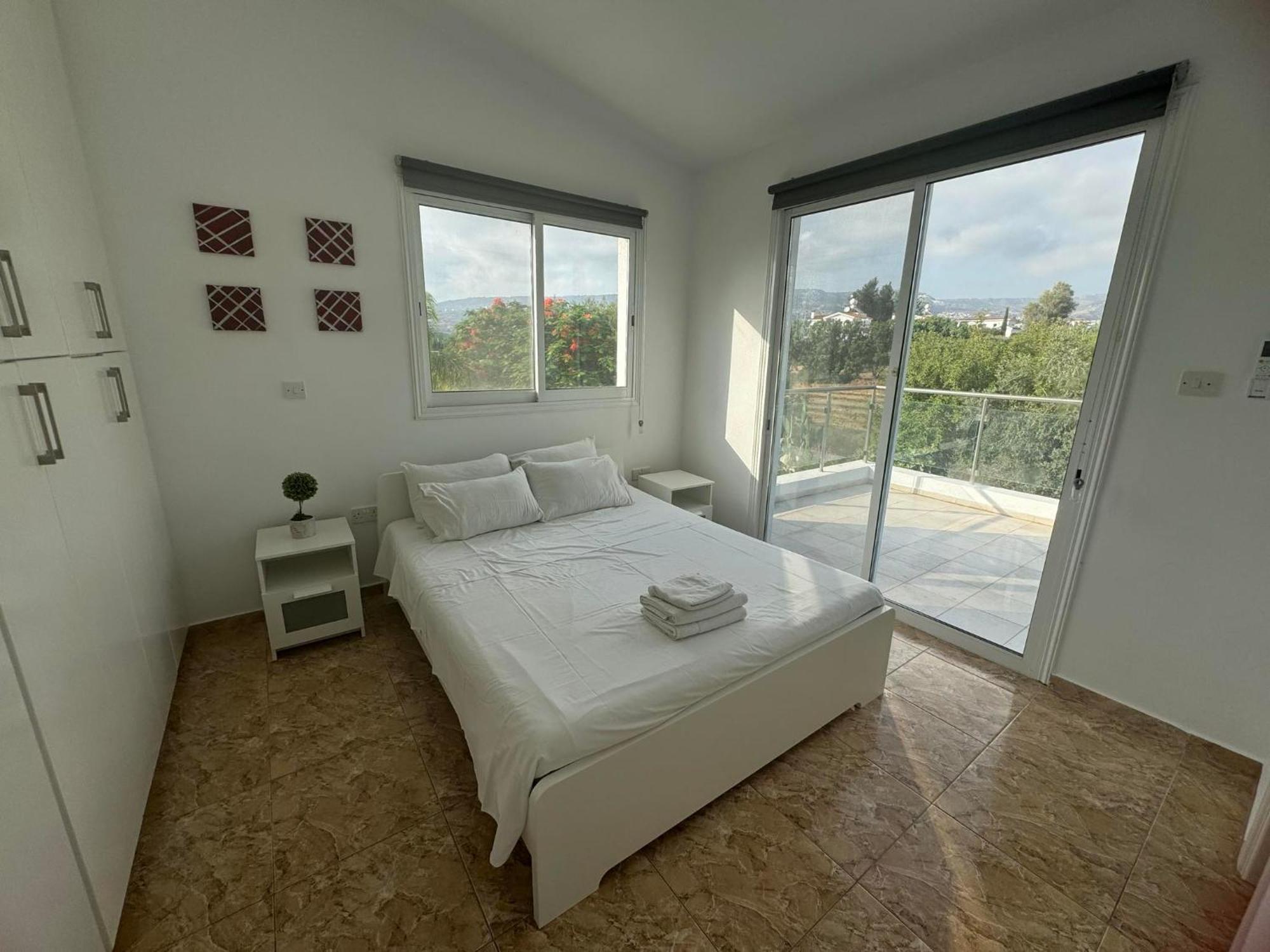 Villa Coralia Gardens 1Km From Coral Bay Beach Buitenkant foto