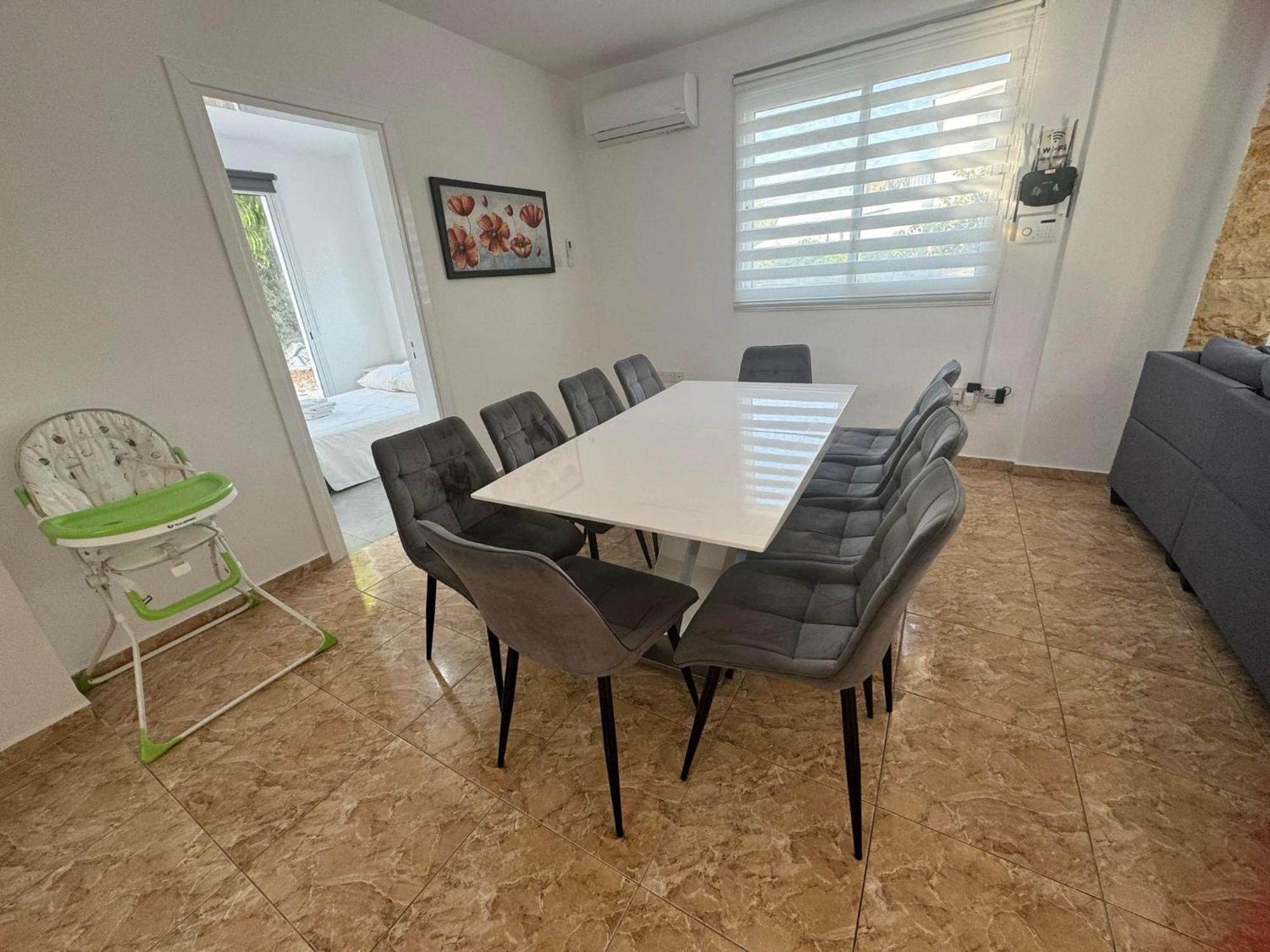 Villa Coralia Gardens 1Km From Coral Bay Beach Buitenkant foto
