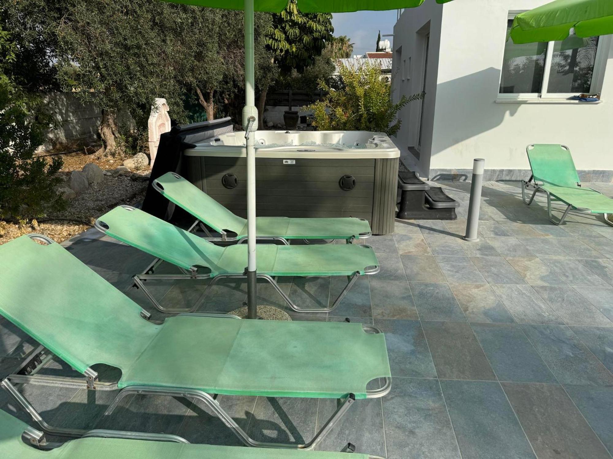 Villa Coralia Gardens 1Km From Coral Bay Beach Buitenkant foto